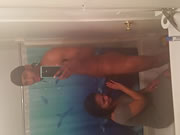 阿拉伯夫婦在浴室沉迷於激情